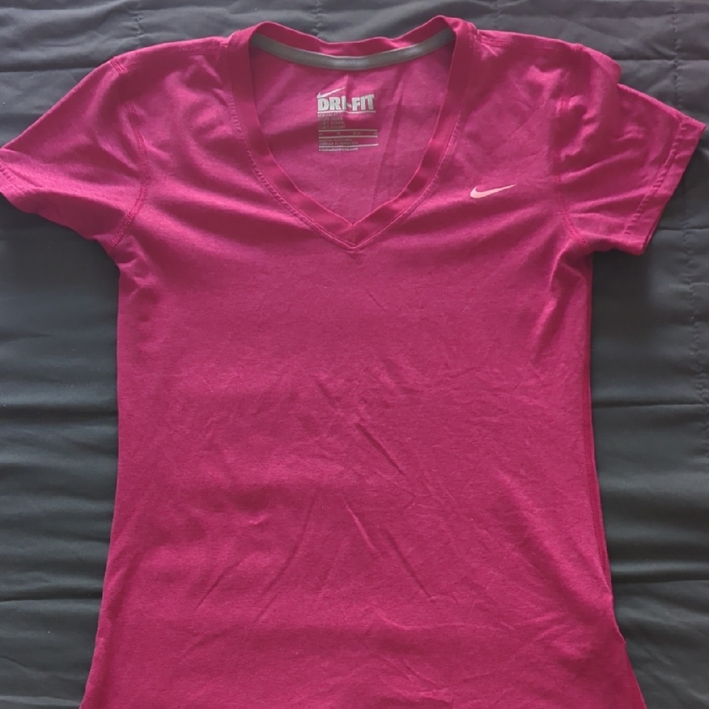 Nike Women's V-Neck Magenta Tee